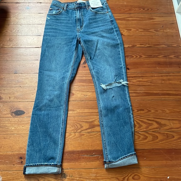 Medium washed 90s slim straight ultra high rise jeans. - Picture 2 of 2